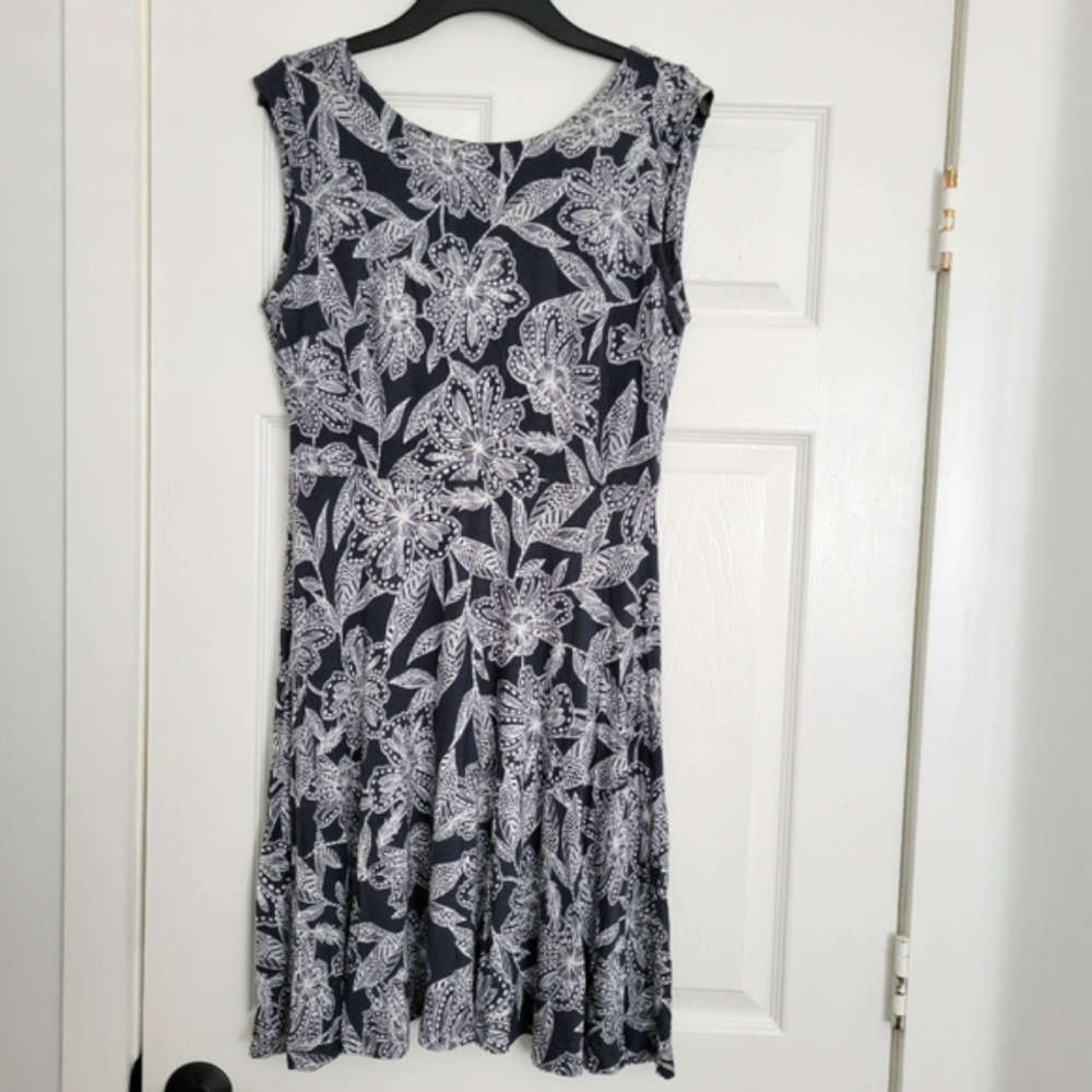 LOFT Gray & White Paisley Dress